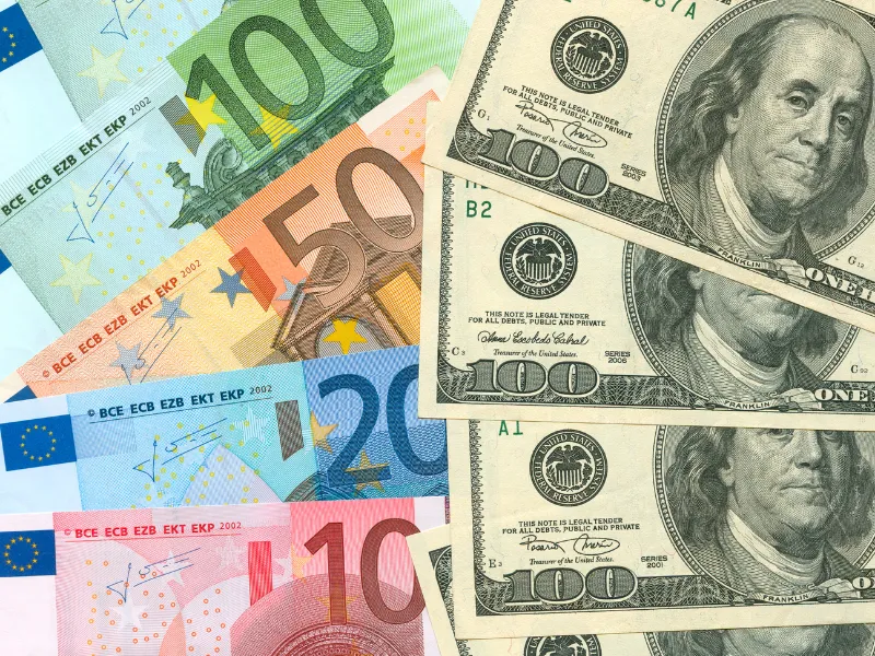 EUR và USD